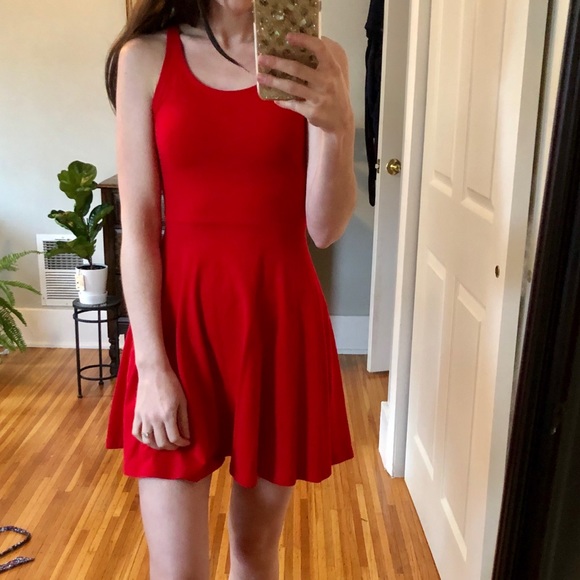 Red dress - Picture 4 of 5